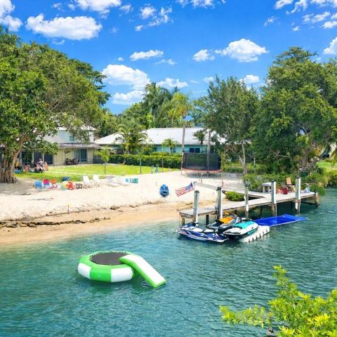 765 SIESTA KEY CIRCLE, Sarasota, FL 34242