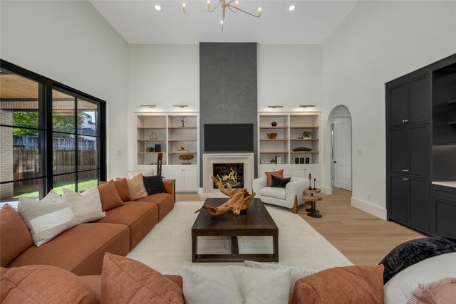 7004 Irongate Lane, Dallas, TX 75214