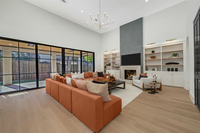 7004 Irongate Lane, Dallas, TX 75214