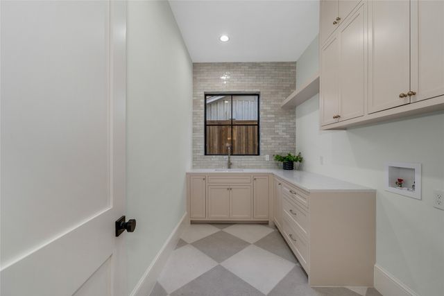 7004 Irongate Lane, Dallas, TX 75214