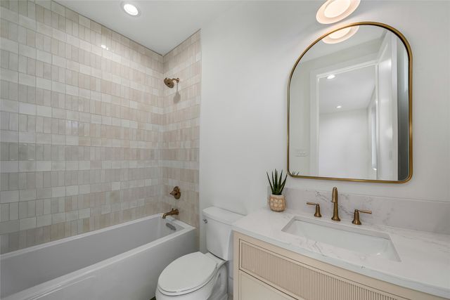 7004 Irongate Lane, Dallas, TX 75214