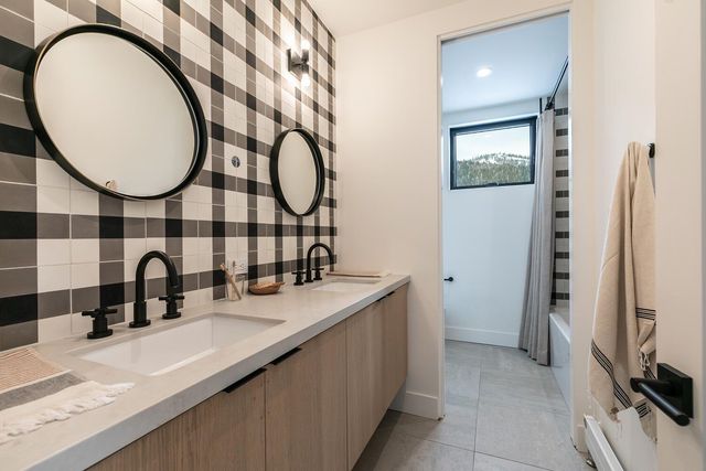 211 Palisades Circle, Olympic Valley, OH 96146