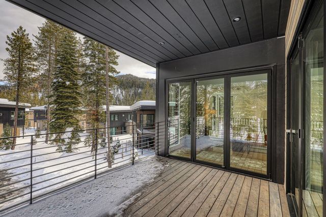 211 Palisades Circle, Olympic Valley, OH 96146