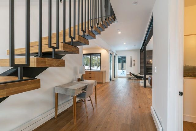 211 Palisades Circle, Olympic Valley, OH 96146