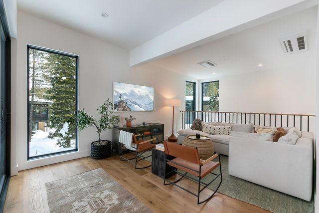 211 Palisades Circle, Olympic Valley, OH 96146