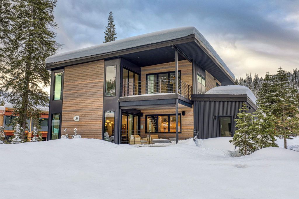 211 Palisades Circle, Olympic Valley, OH 96146