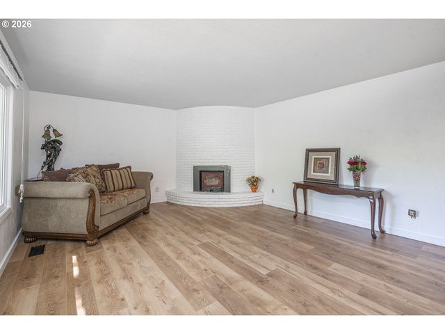 5545 VAL VIEW Dr, Turner, OR 97392