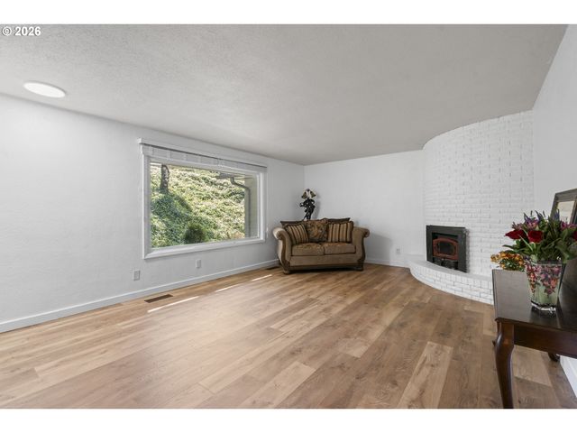 5545 VAL VIEW Dr, Turner, OR 97392