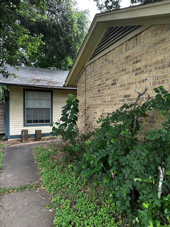 8000 Clydesdale DR B, Austin, TX 78745