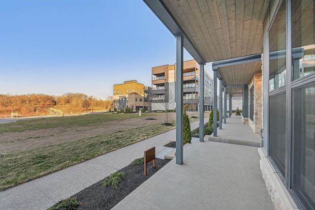 2256 Quarry Trails Drive, Columbus, OH 43228