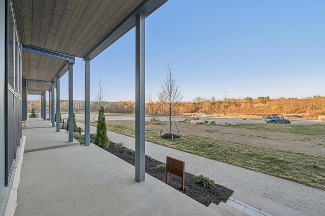 2256 Quarry Trails Drive, Columbus, OH 43228