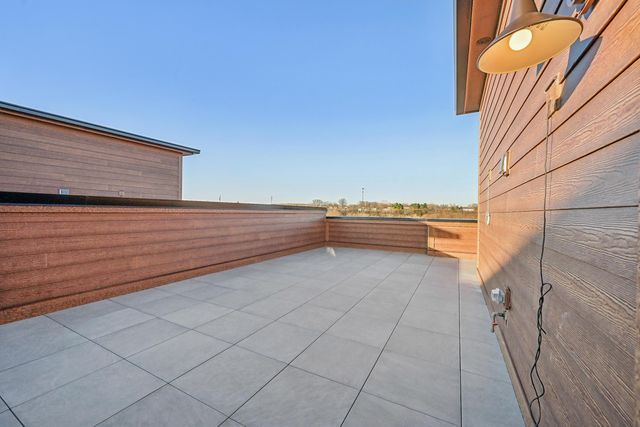 2256 Quarry Trails Drive, Columbus, OH 43228