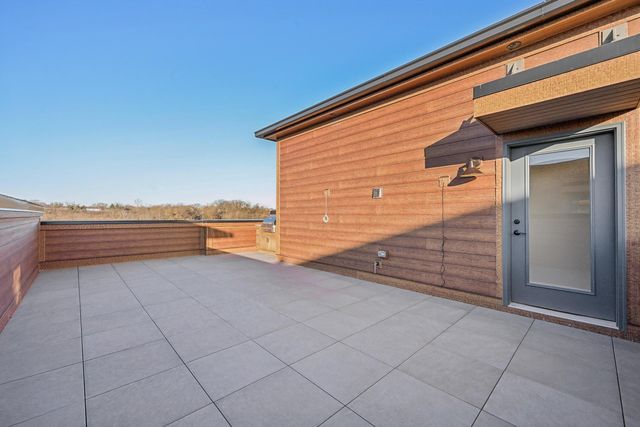 2256 Quarry Trails Drive, Columbus, OH 43228