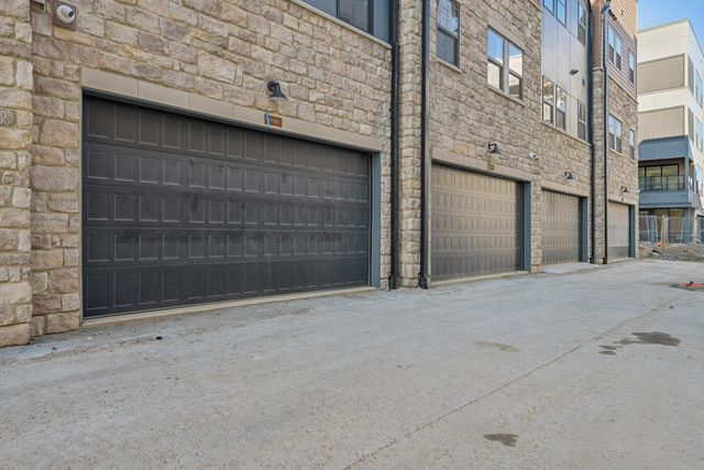 2256 Quarry Trails Drive, Columbus, OH 43228