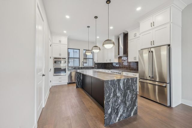 2256 Quarry Trails Drive, Columbus, OH 43228