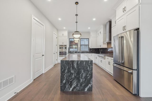 2256 Quarry Trails Drive, Columbus, OH 43228