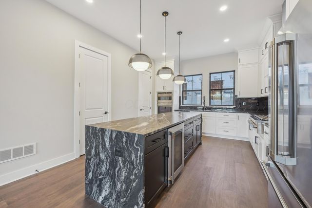 2256 Quarry Trails Drive, Columbus, OH 43228