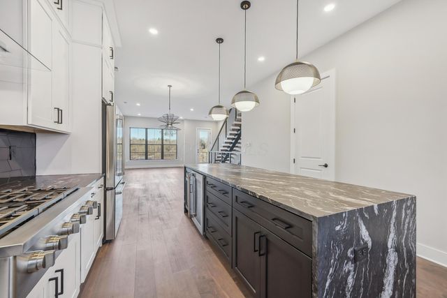 2256 Quarry Trails Drive, Columbus, OH 43228