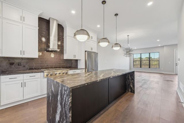 2256 Quarry Trails Drive, Columbus, OH 43228