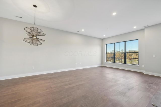 2256 Quarry Trails Drive, Columbus, OH 43228