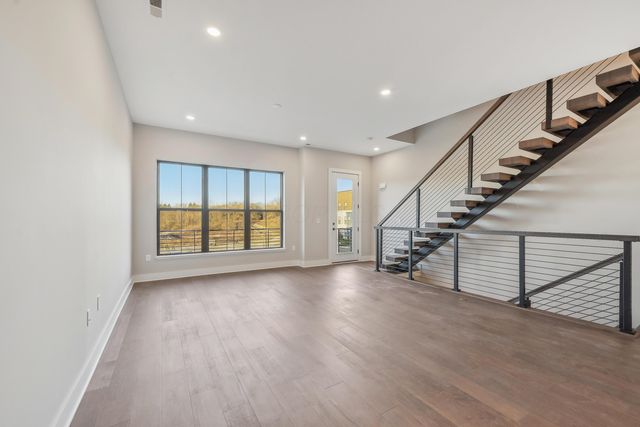 2256 Quarry Trails Drive, Columbus, OH 43228