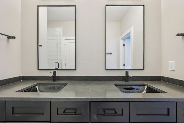 2256 Quarry Trails Drive, Columbus, OH 43228