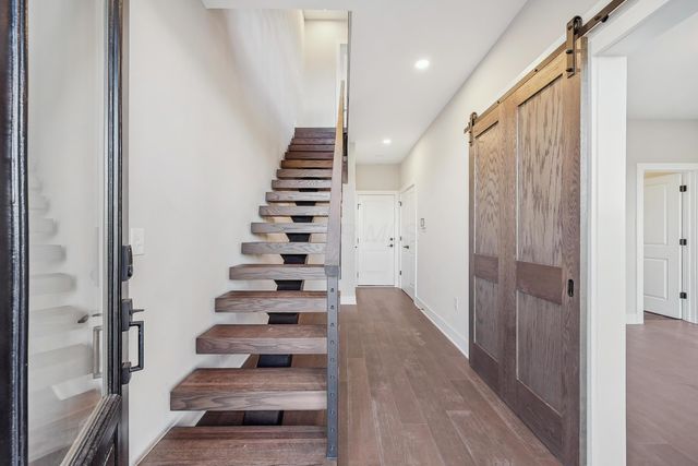 2256 Quarry Trails Drive, Columbus, OH 43228