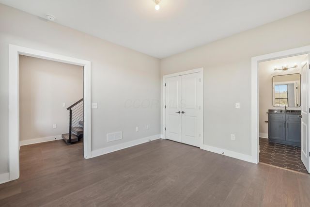 2256 Quarry Trails Drive, Columbus, OH 43228