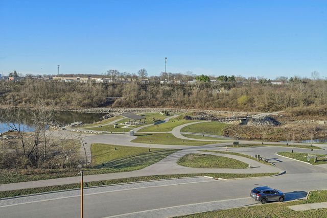 2256 Quarry Trails Drive, Columbus, OH 43228