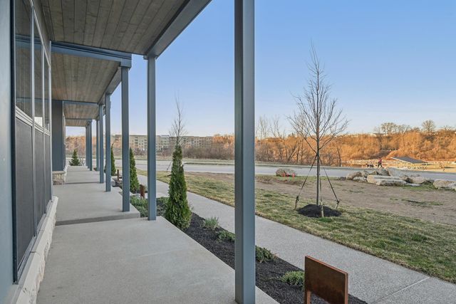 2256 Quarry Trails Drive, Columbus, OH 43228