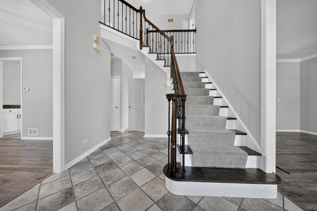 17 Chapel Hill Court, Westmont, IL 60559 — photo 5