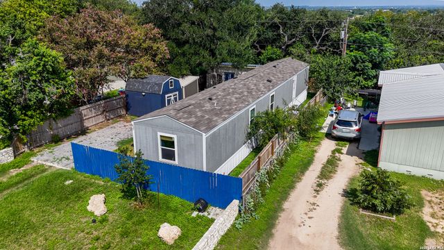 453 E Zipp Rd, New Braunfels, TX 78130