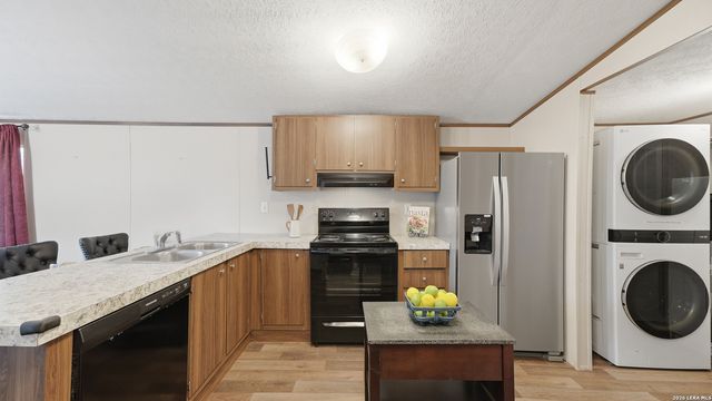 453 E Zipp Rd, New Braunfels, TX 78130