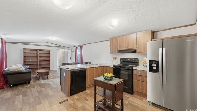453 E Zipp Rd, New Braunfels, TX 78130