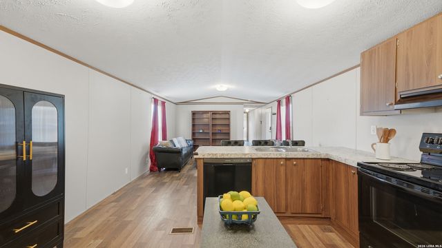 453 E Zipp Rd, New Braunfels, TX 78130