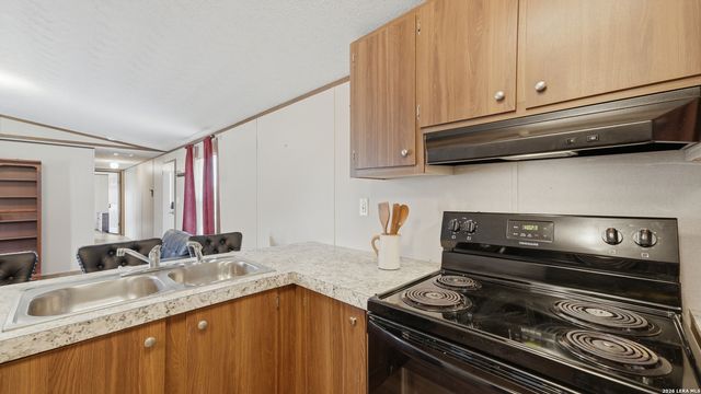 453 E Zipp Rd, New Braunfels, TX 78130