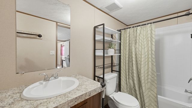 453 E Zipp Rd, New Braunfels, TX 78130