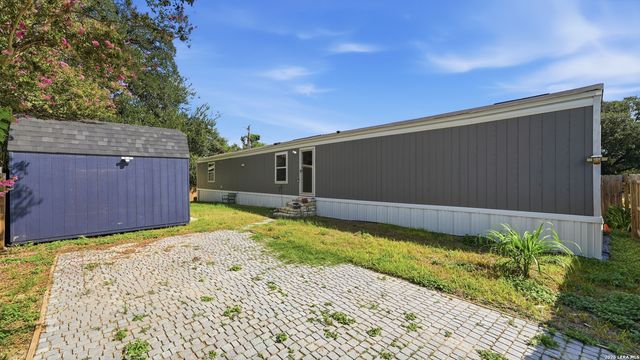 453 E Zipp Rd, New Braunfels, TX 78130