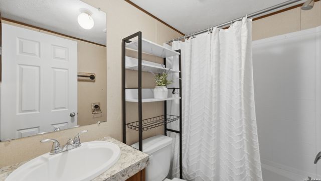 453 E Zipp Rd, New Braunfels, TX 78130