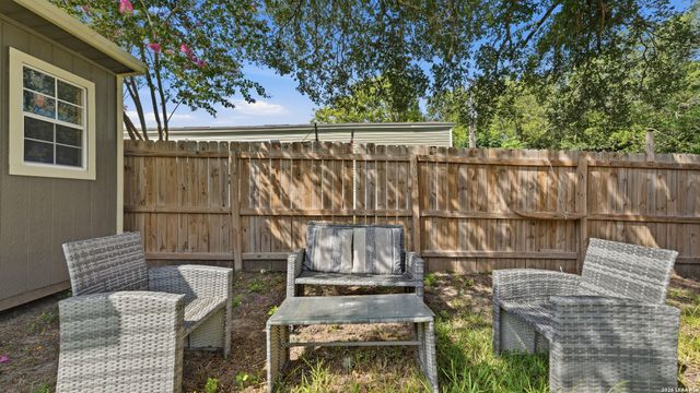 453 E Zipp Rd, New Braunfels, TX 78130