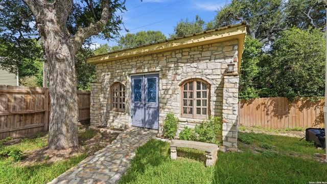 453 E Zipp Rd, New Braunfels, TX 78130