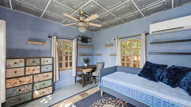 453 E Zipp Rd, New Braunfels, TX 78130