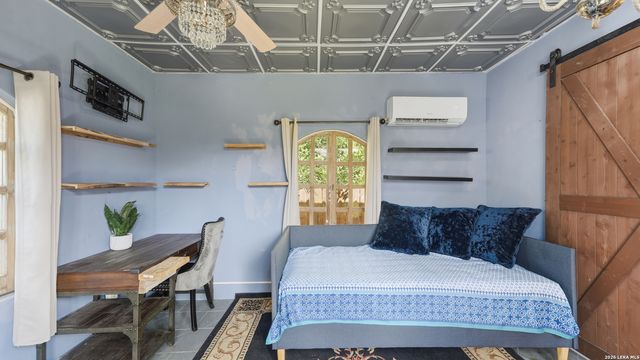 453 E Zipp Rd, New Braunfels, TX 78130