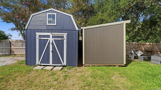 453 E Zipp Rd, New Braunfels, TX 78130