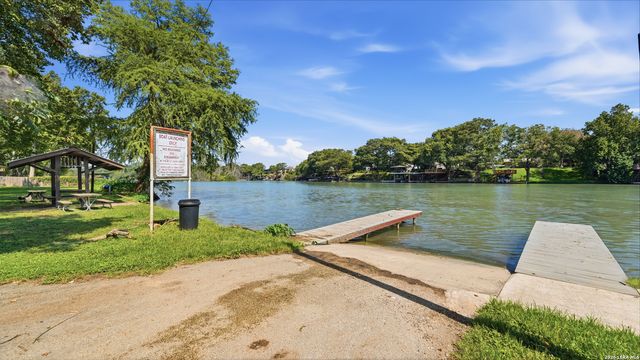 453 E Zipp Rd, New Braunfels, TX 78130