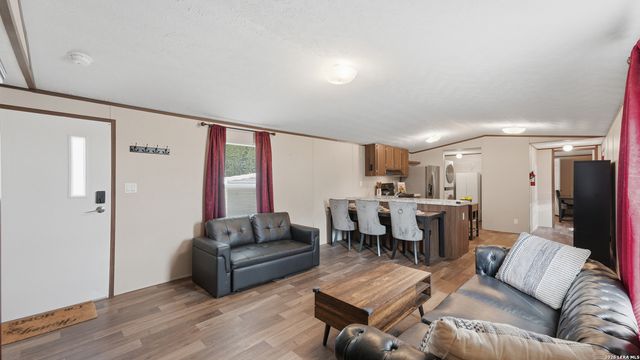 453 E Zipp Rd, New Braunfels, TX 78130