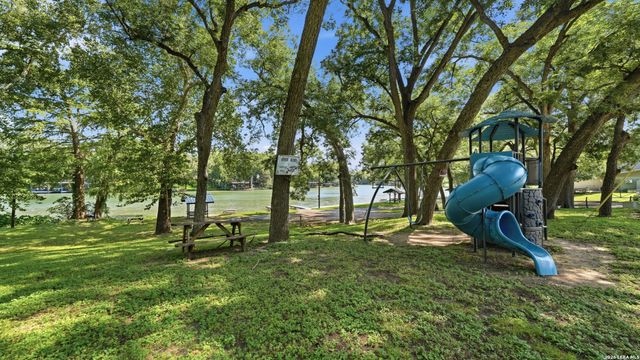 453 E Zipp Rd, New Braunfels, TX 78130