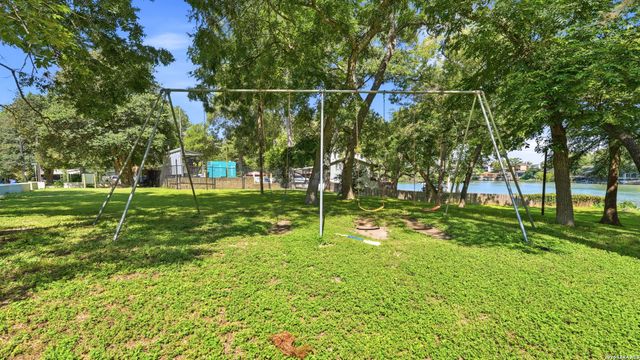 453 E Zipp Rd, New Braunfels, TX 78130