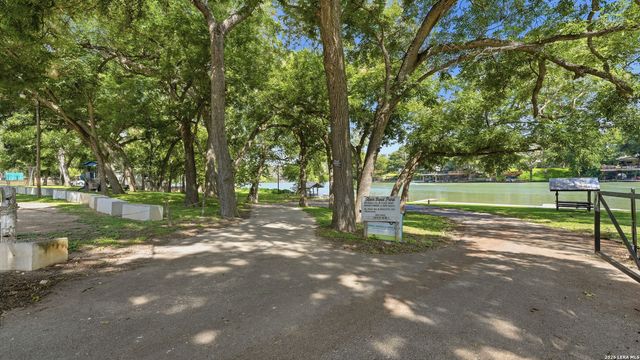 453 E Zipp Rd, New Braunfels, TX 78130
