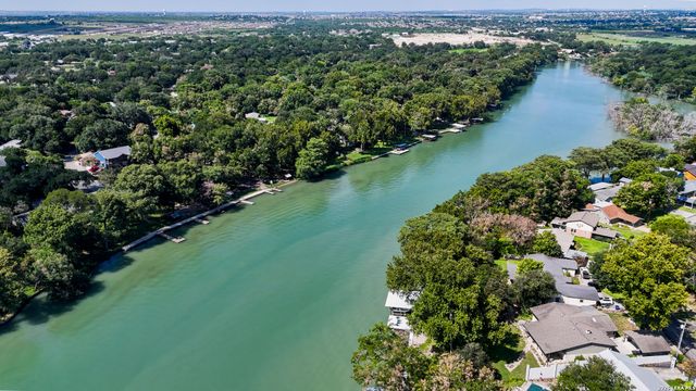 453 E Zipp Rd, New Braunfels, TX 78130